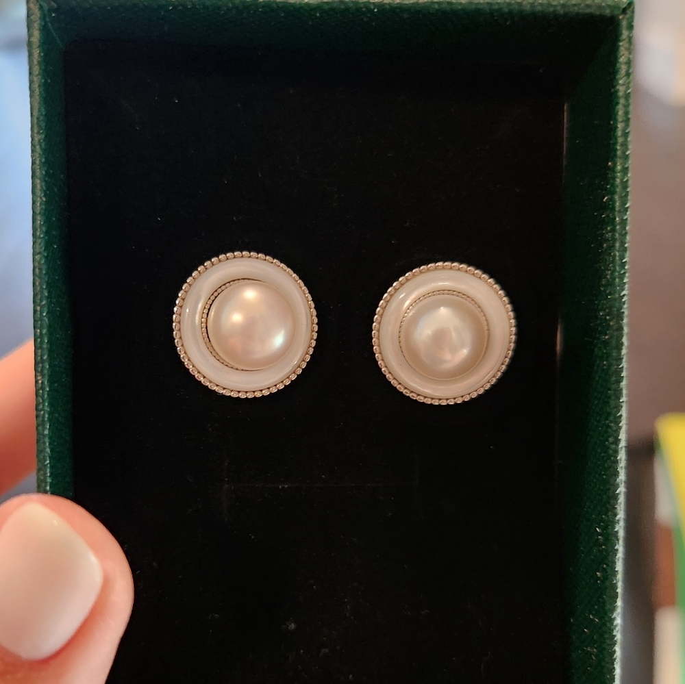 Freshwater pearl studs